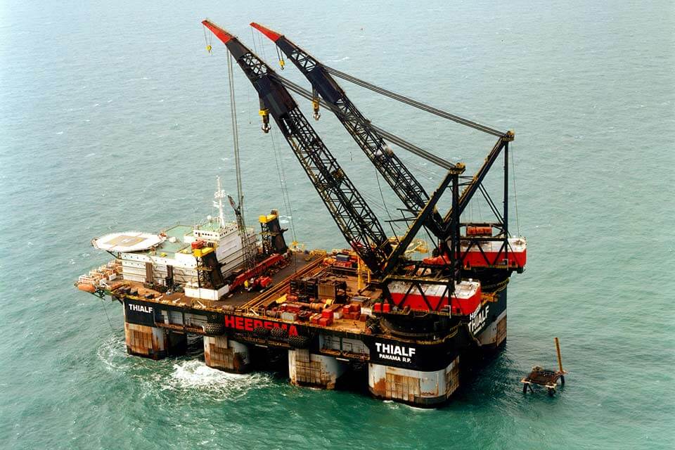Construction vessel sections buckling check