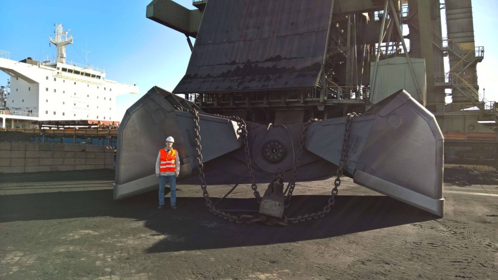 Cyclic loading influence check for the bulk material grabber
