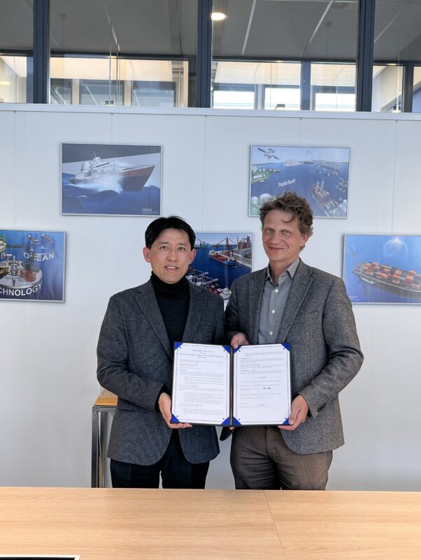 CEO Wouter van den Bos (right) and Professor Daeyong Lee (left).